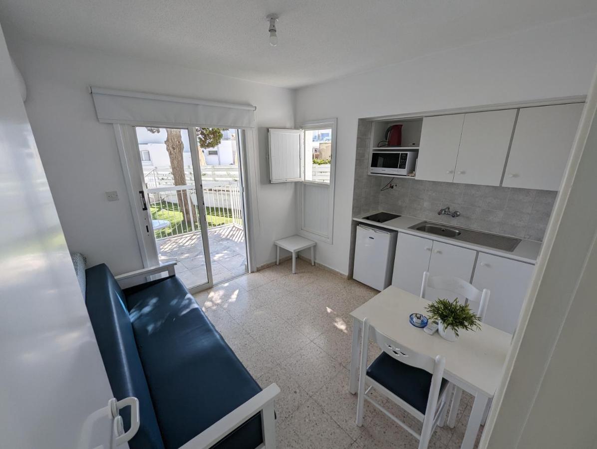 Flisvos Beach Apartments Протарас Екстериор снимка