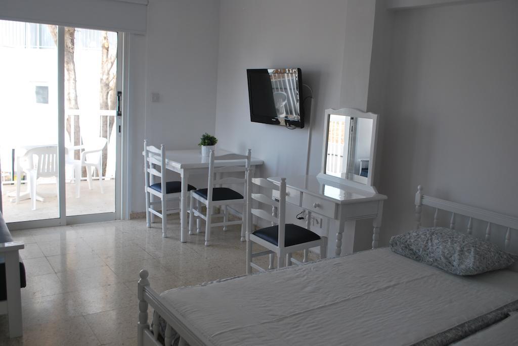 Flisvos Beach Apartments Протарас Екстериор снимка